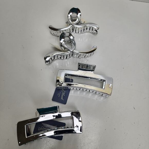 Target Universal Thread Set of 4 Silver Colored Plastic Butterfly Hair Clips NWT - Picture 1 of 7